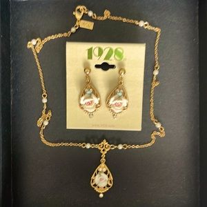 NWOT Women’s Jewelry Set: Porcelain Rose Gold Tone Y Necklace, Matching Earrings